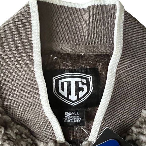 NWT NBA Chicago Bulls Women’s Sherpa vest - Picture 6 of 6